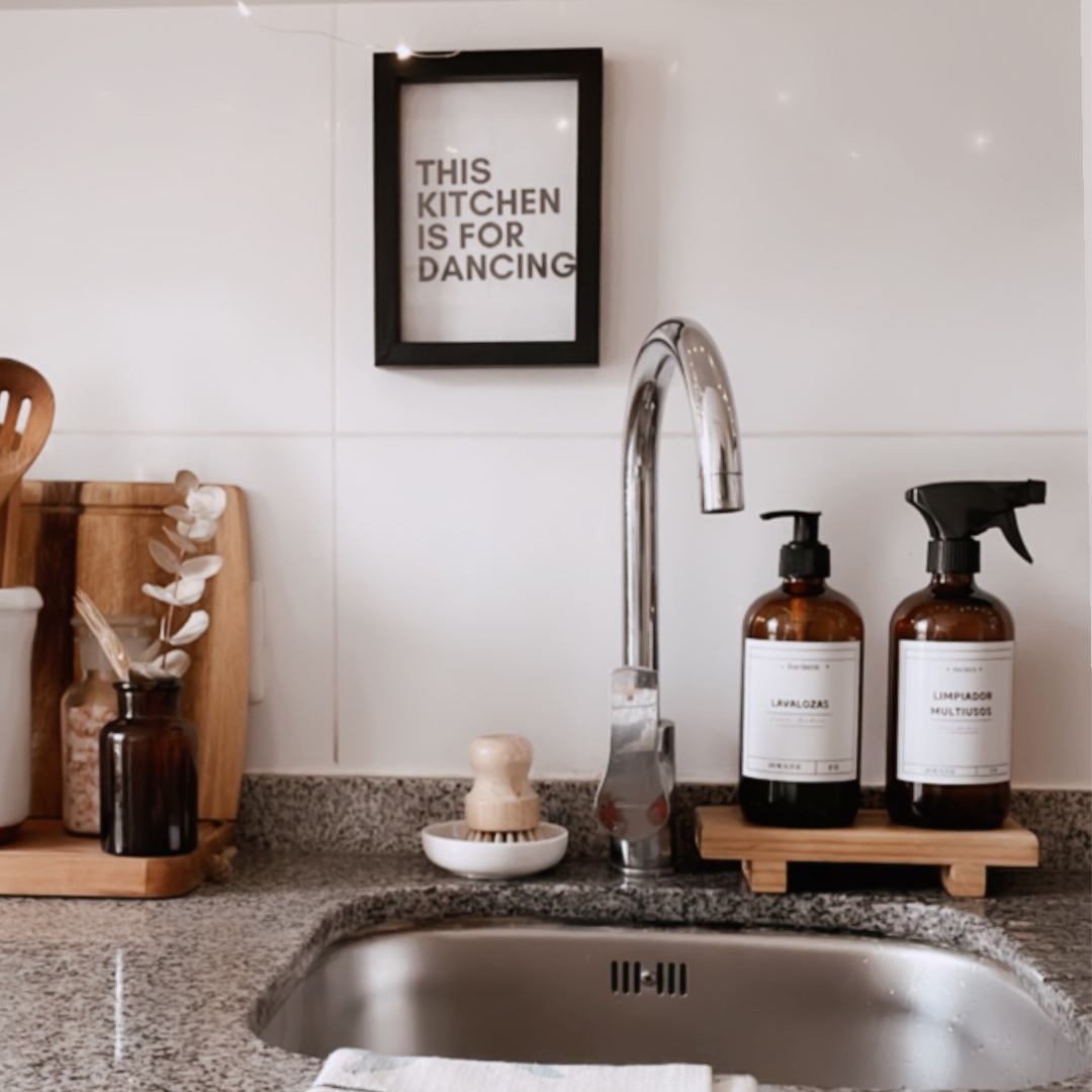 Pack  2 dispensadores 500 ml vidrio ámbar + pedestal de Madera+Plástico Negro