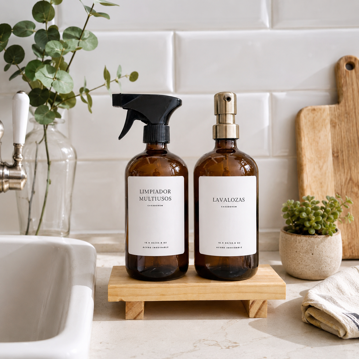 Pack  2 Dispensadores Vidrio Ámbar 500 ml - Válvula Acero Inox -Rociador Plástico Negro+ Pedestal de Madera