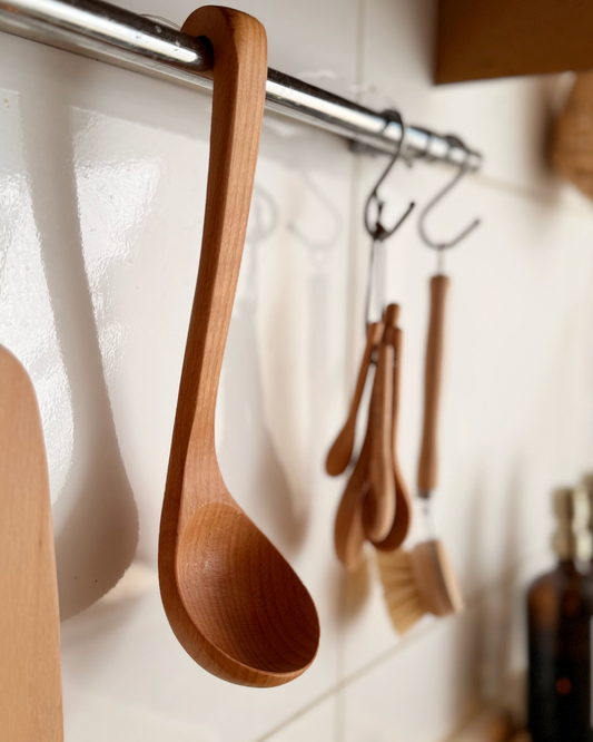 Cucharón de Madera para servir sopa.