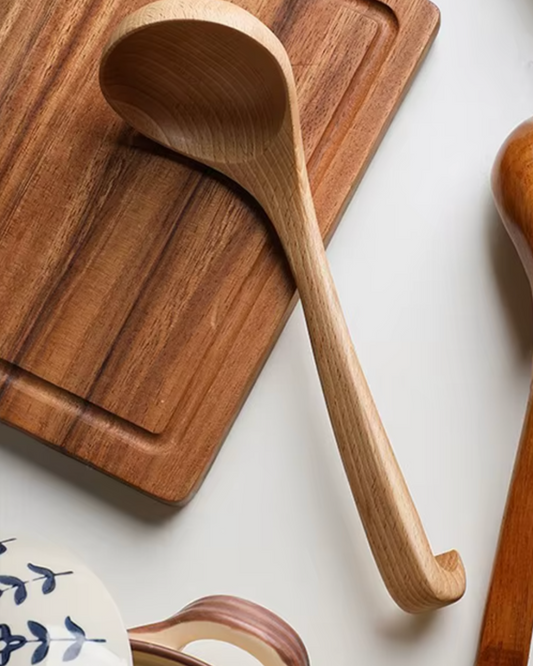 Cucharón de Madera para servir sopa.